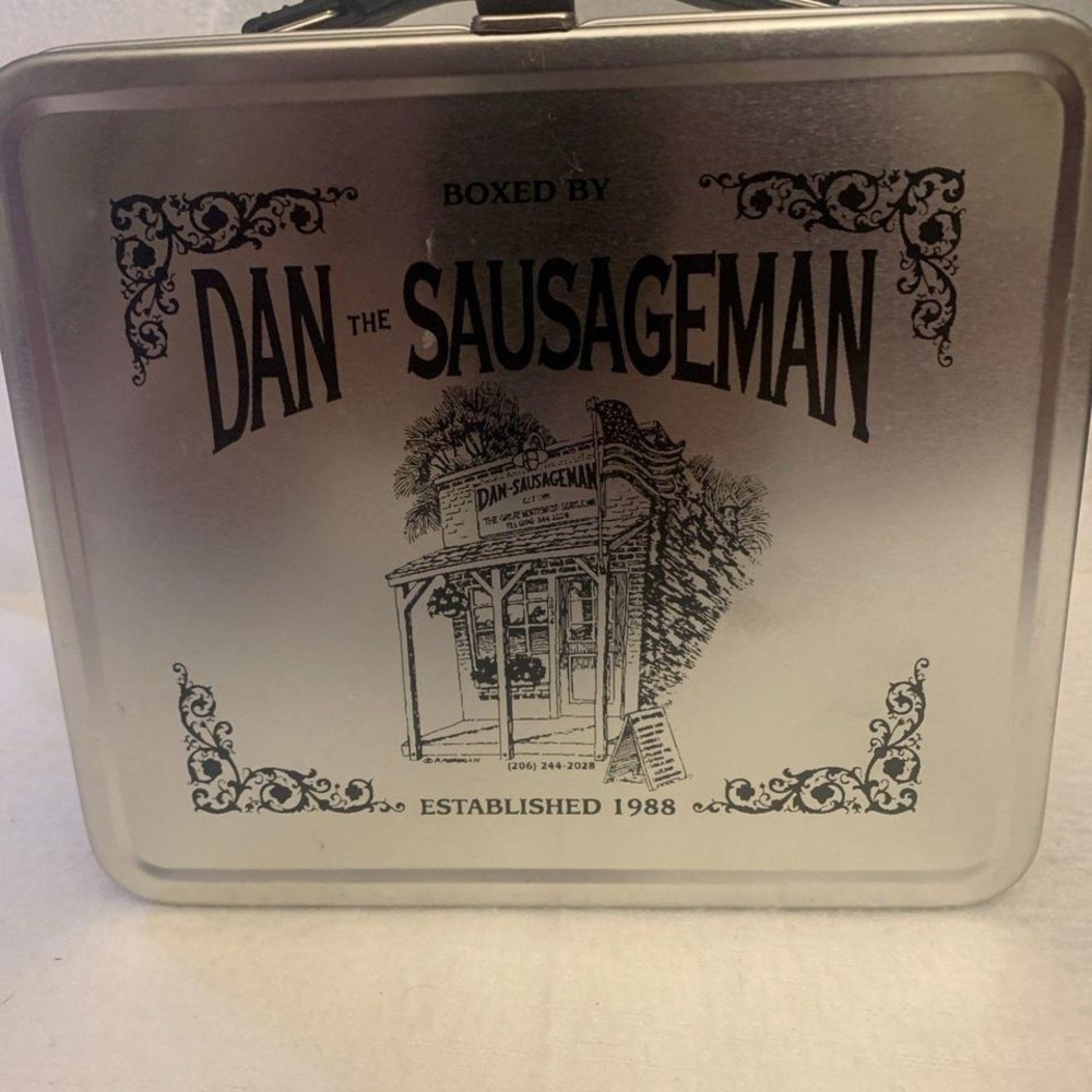 Dan the Sausageman VTG metal lunhbox made in China